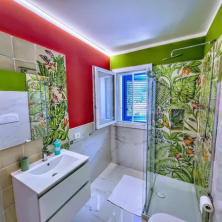 Sunset With Sea Access & Shared Pool Apartment