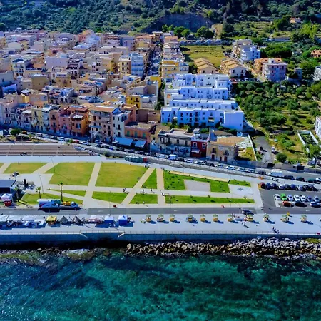 Sunset Seafront With Infinity Pool *