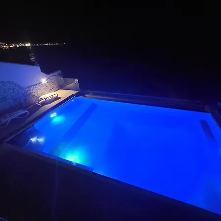 Sunset With Sea Access & Shared Pool Apartment