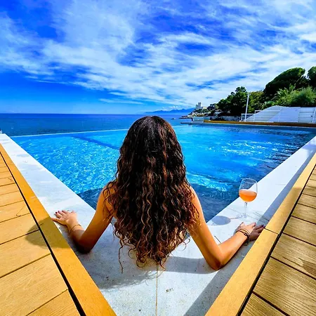 Sunset With Sea Access & Shared Pool