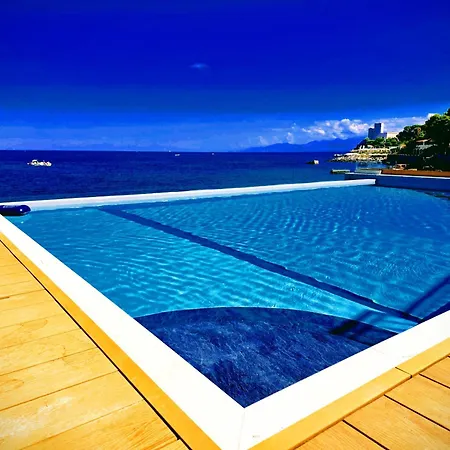 Apartman Sunset Seafront With Infinity Pool