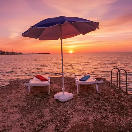 Sunset Seafront With Infinity Pool Apartman Santa Flavia