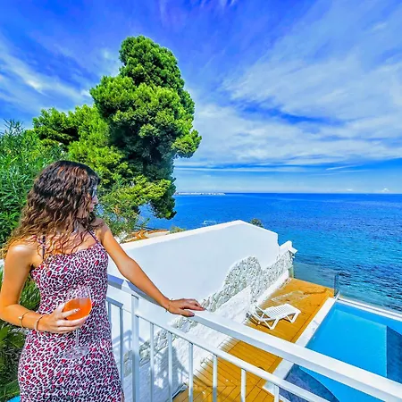 Sunset With Sea Access & Shared Pool