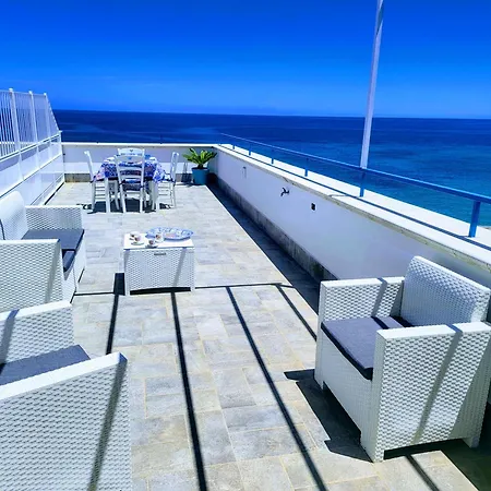 Apartman Sunset Seafront With Infinity Pool