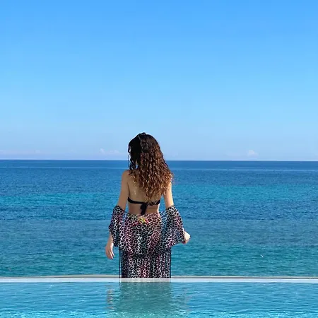 Sunset Seafront With Infinity Pool *