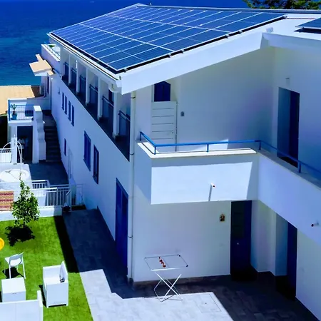 Апартаменты Sunset Exclusive Waterfront Shared Infinity Pool & Private Sea Access