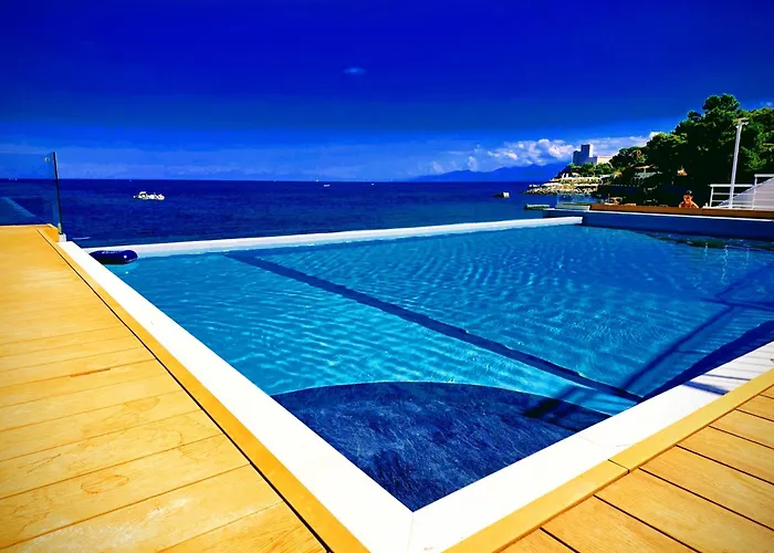 Apartment Sunset Seafront With Infinity Pool