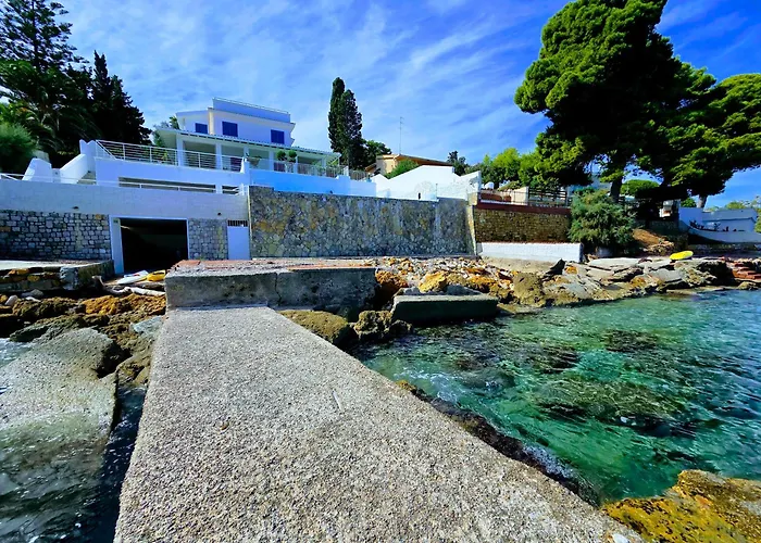 Sunset Seafront With Infinity Pool *