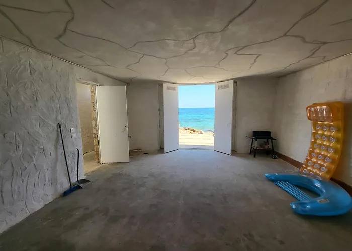 Sunset Seafront With Infinity Pool Santa Flavia